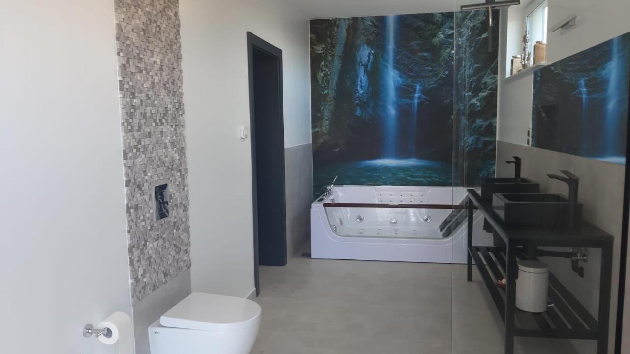 Robson Beach I Sauna, Jacuzzi Miedzywodzie Bagian luar foto