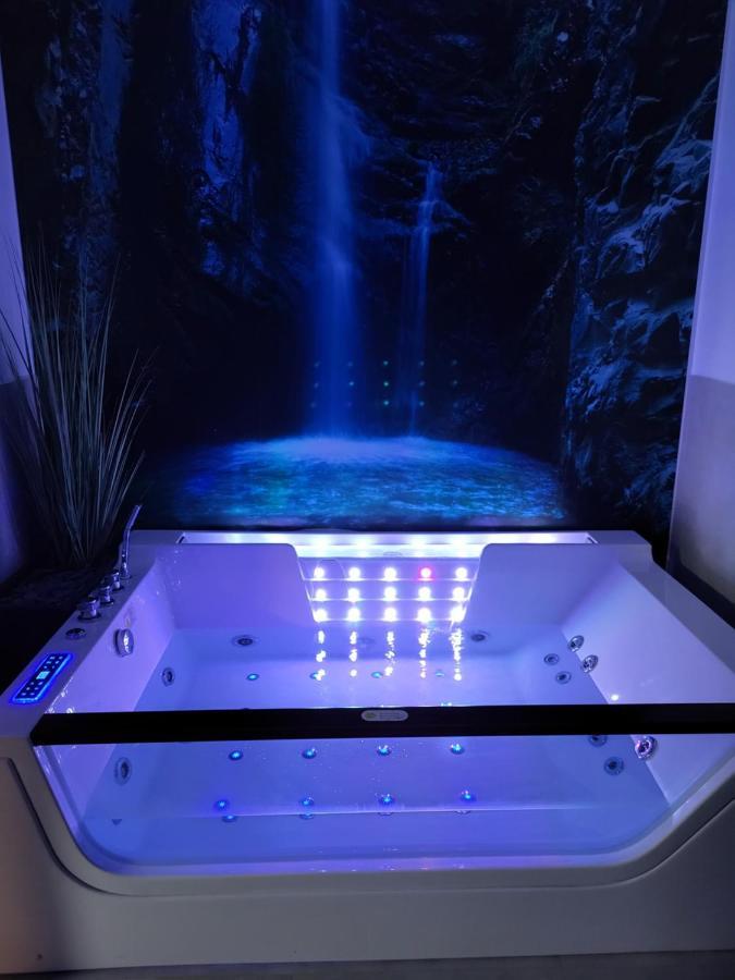 Robson Beach I Sauna, Jacuzzi Miedzywodzie Bagian luar foto